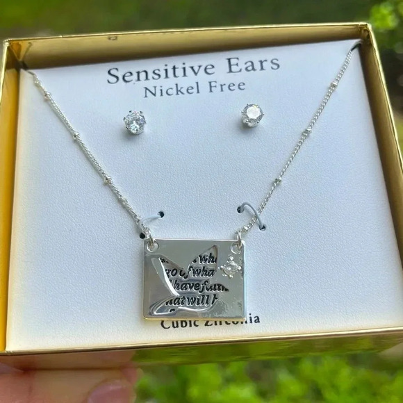 Cubic Zirconia Pigeon Necklace set - Picture 1 of 6